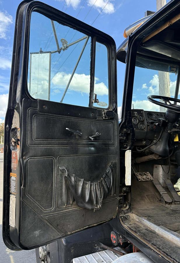 Used 1997 MACK RD688SX