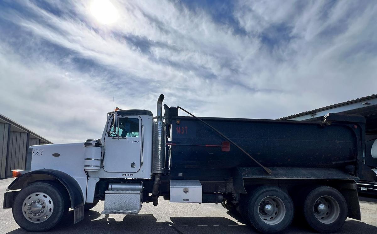 Used 2000 PETERBILT 357