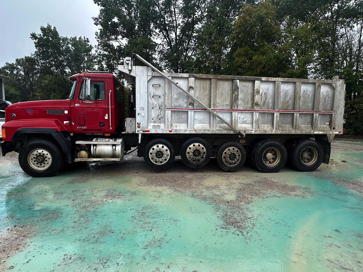 Used 1999 MACK CL713