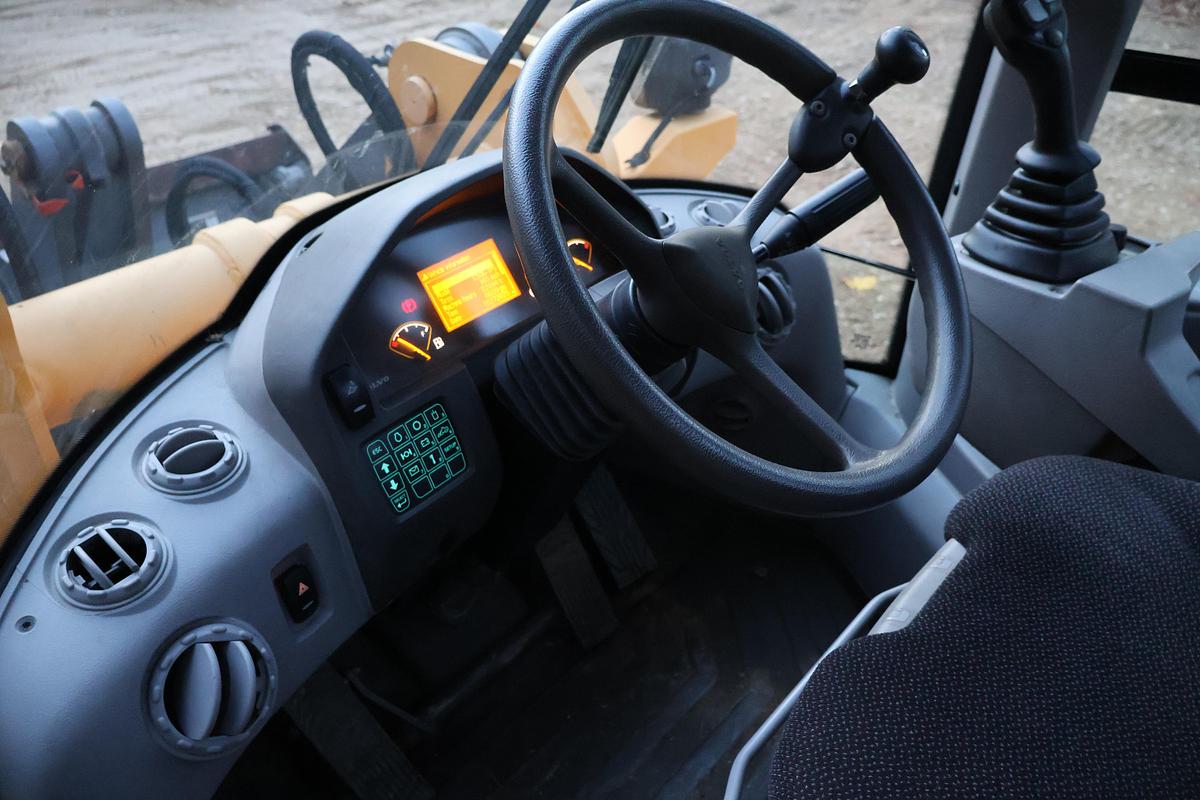 Used 2014 VOLVO L50G