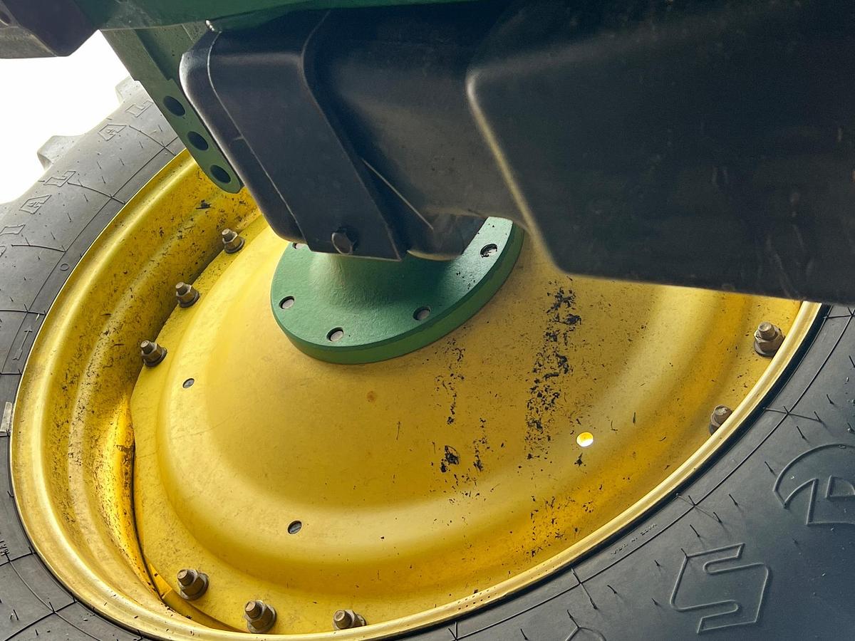 Used 2006 JOHN DEERE 7520