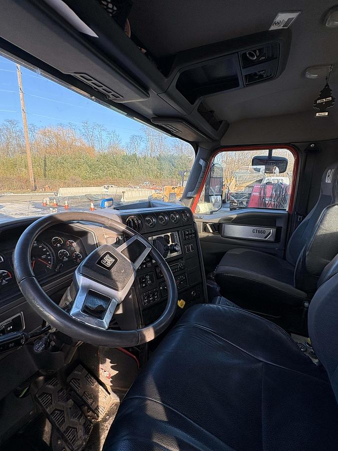 Used 2014 CATERPILLAR CT660S