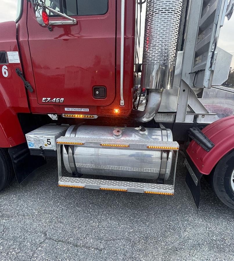 Used 2001 MACK CHU613