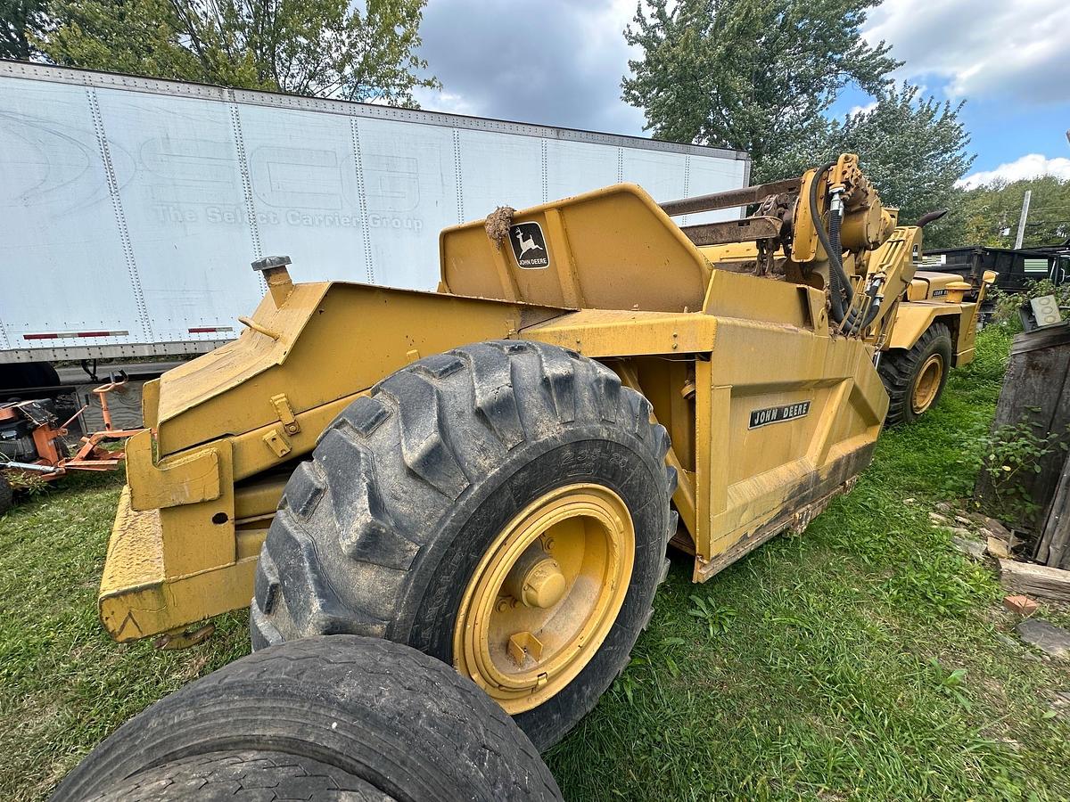 Used 1984 JOHN DEERE 762