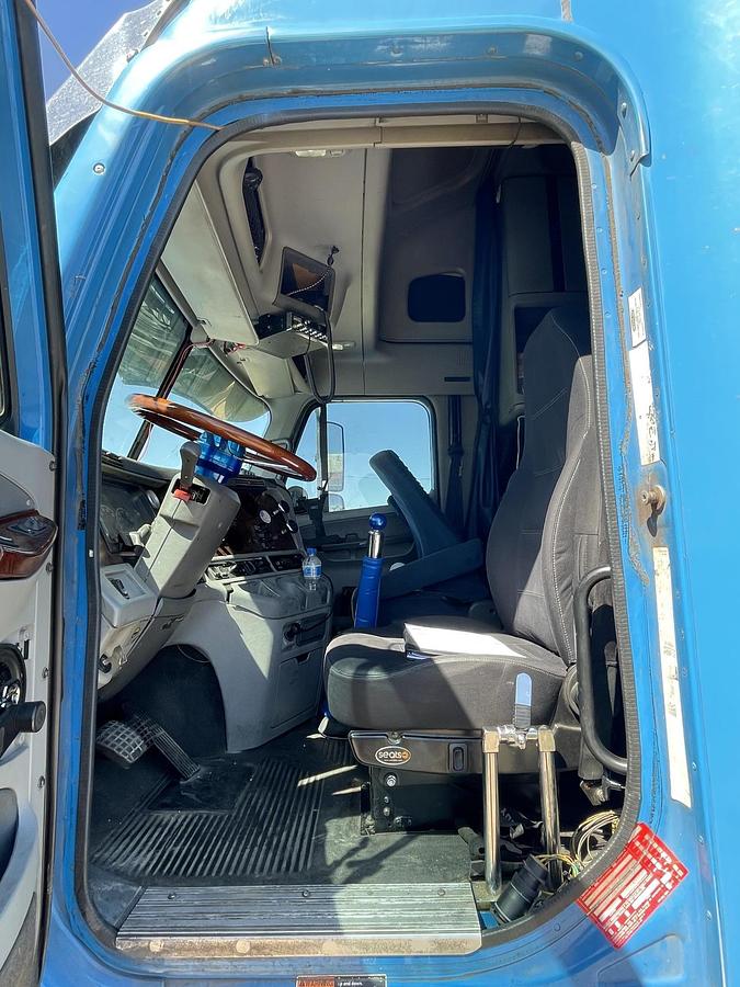 Used 2007 FREIGHTLINER Columbia