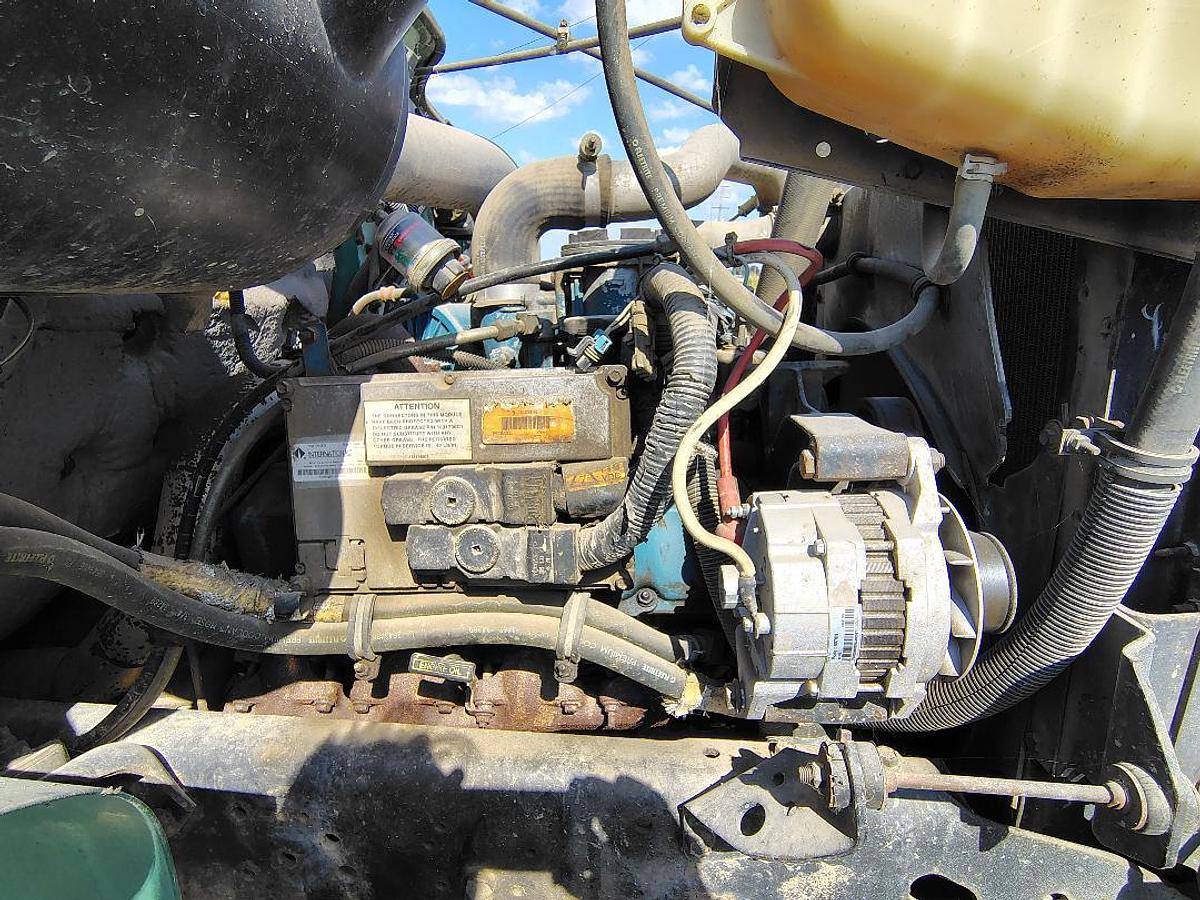 Used 2000 INTERNATIONAL 4700 DT466E