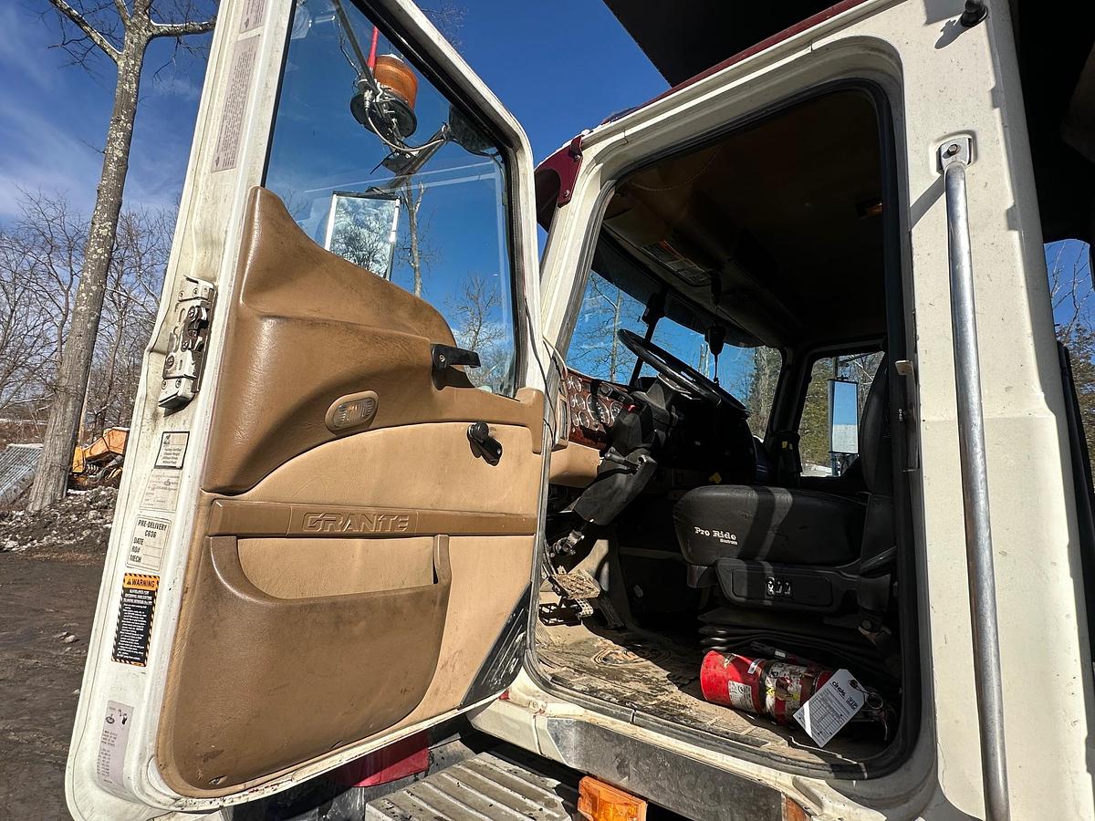 Used 2005 MACK CV713