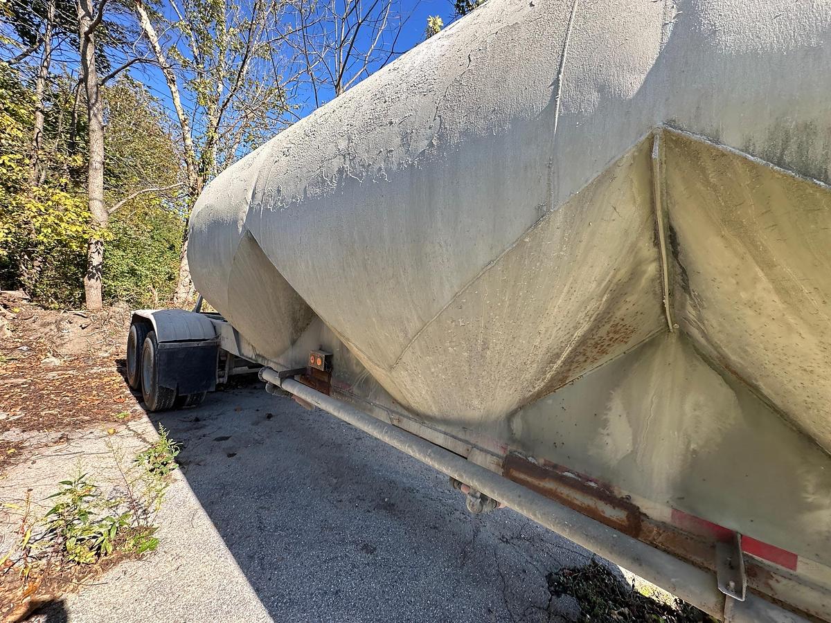 Used 1972 FRUEHAUF Bulk Trailer