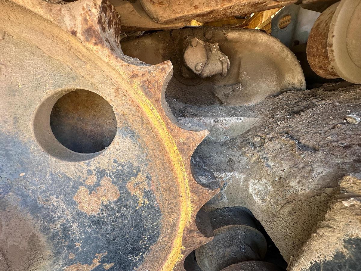 Used 1983 CATERPILLAR 245