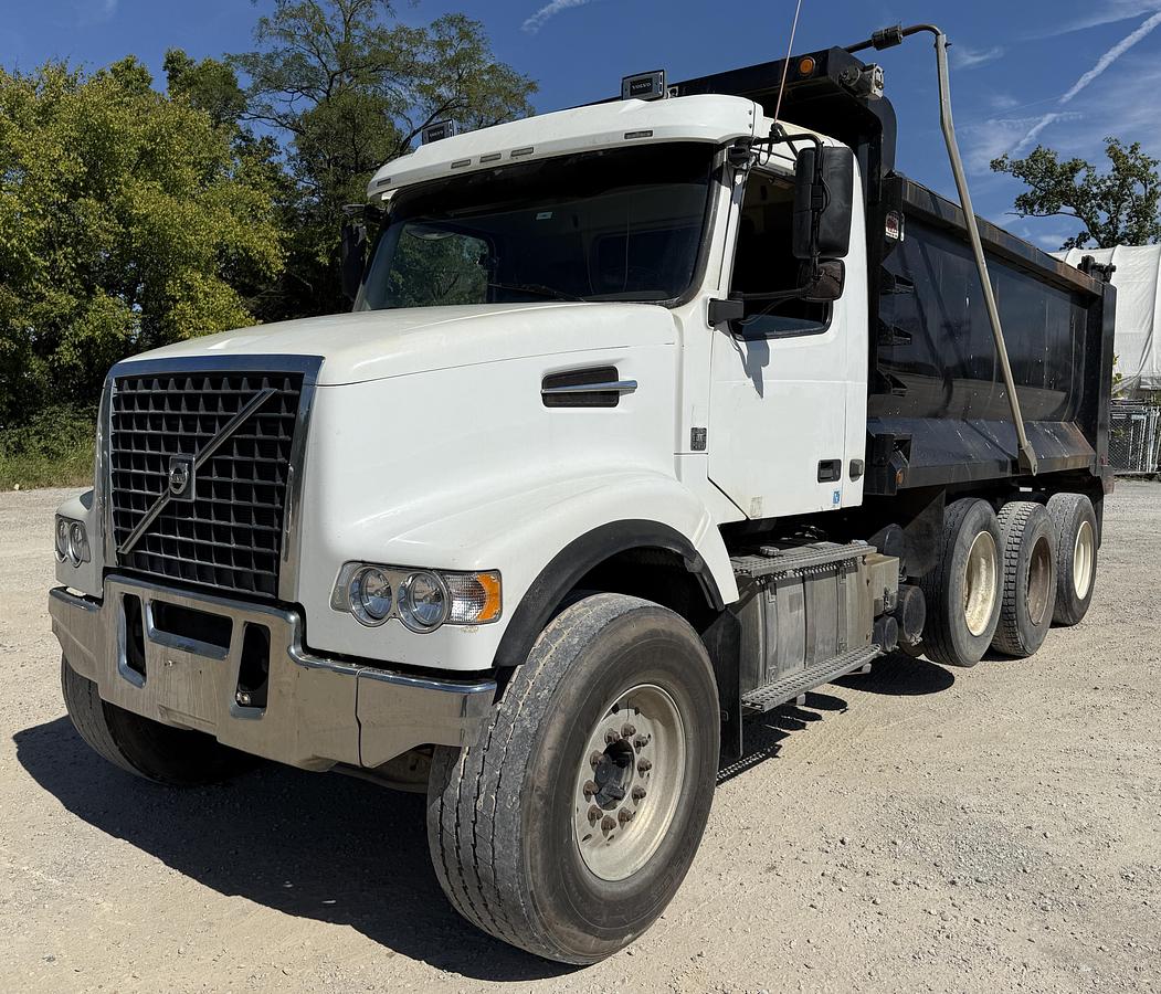Used 2016 VOLVO VHDNC64RN