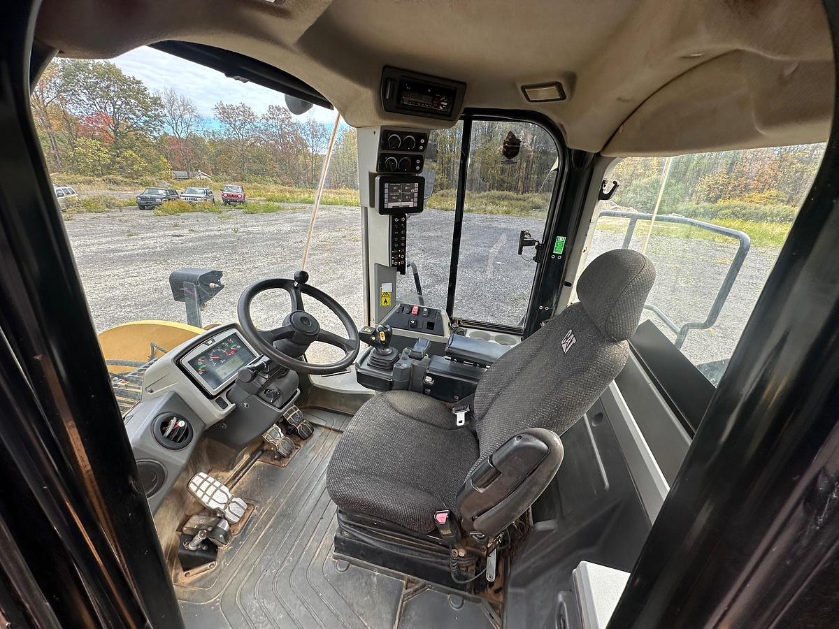 Used 2015 CATERPILLAR 962M