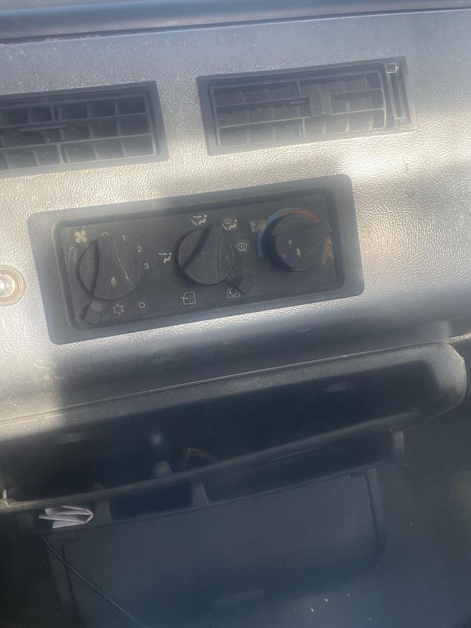 Used 2005 FREIGHTLINER FL70