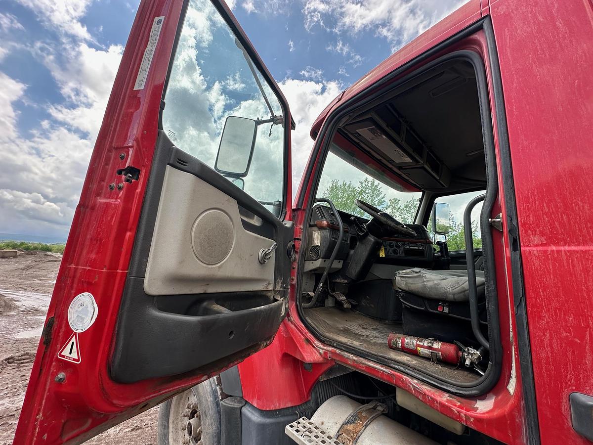Used 2004 VOLVO Rear Discharge Mixer