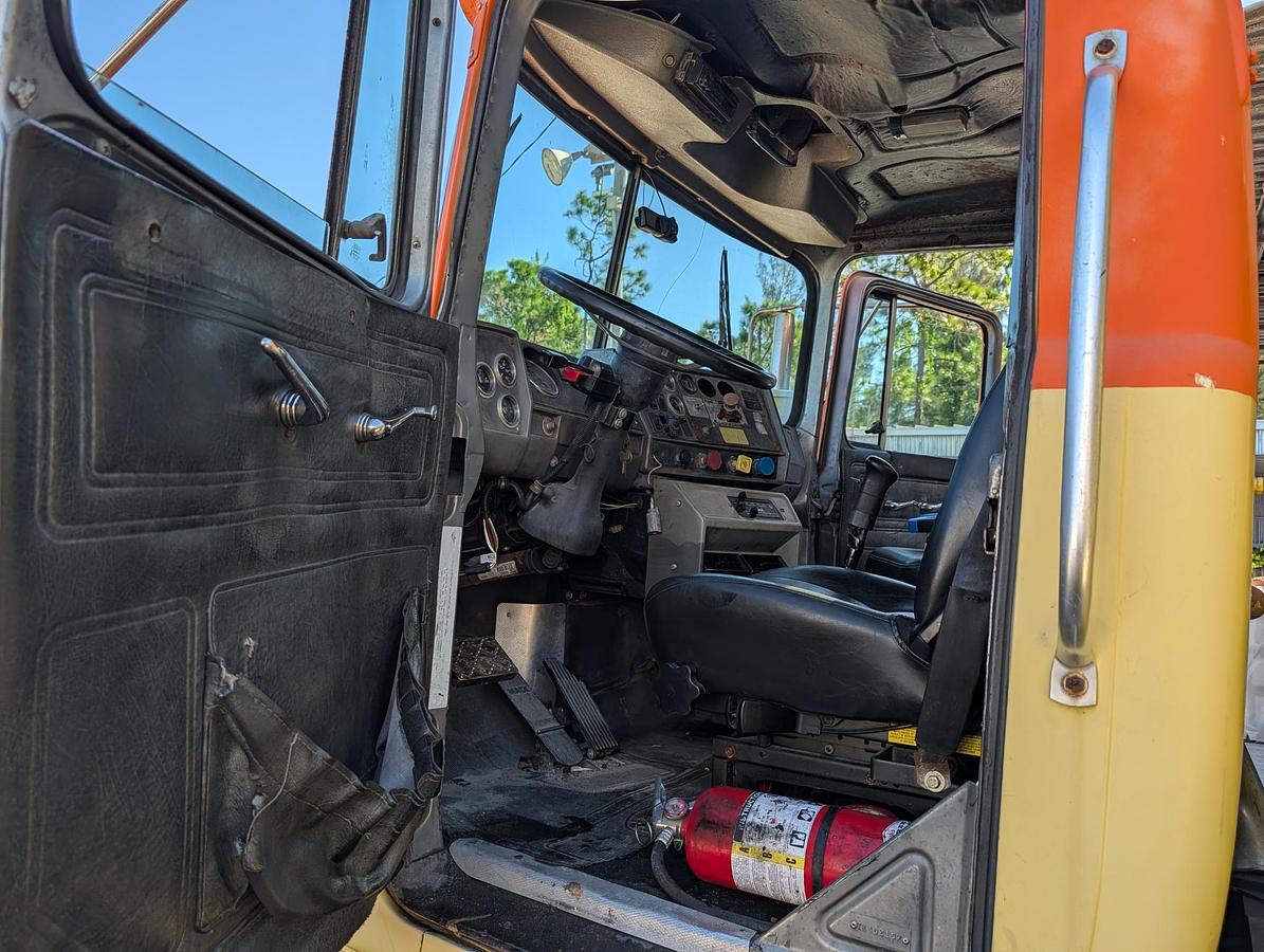 Used 2003 MACK RD688S