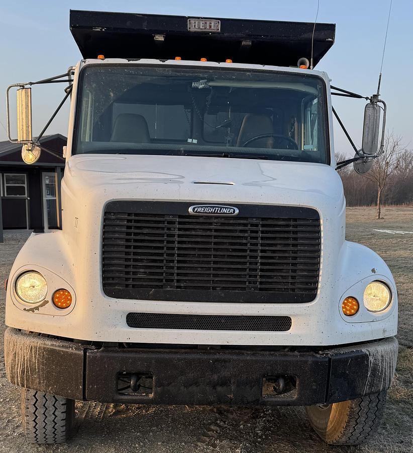 Used 2004 FREIGHTLINER FL112