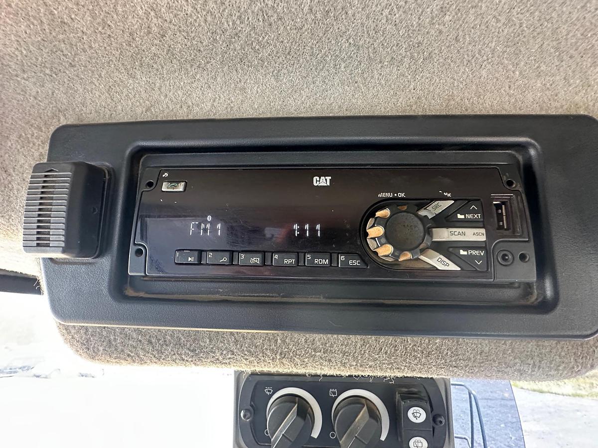 Used 2015 CATERPILLAR 962M