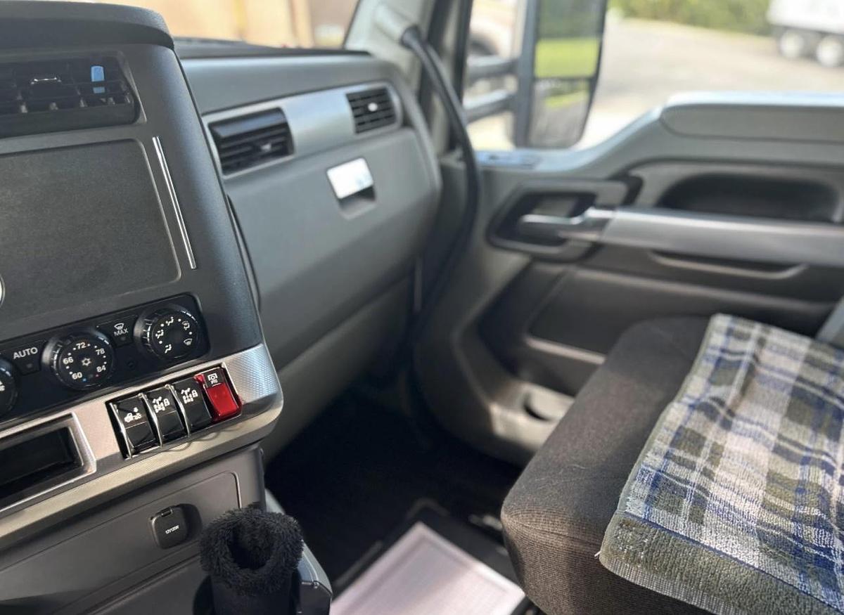 Used 2021 KENWORTH T880