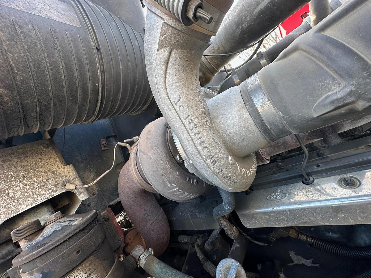 Used 2005 MACK CV713