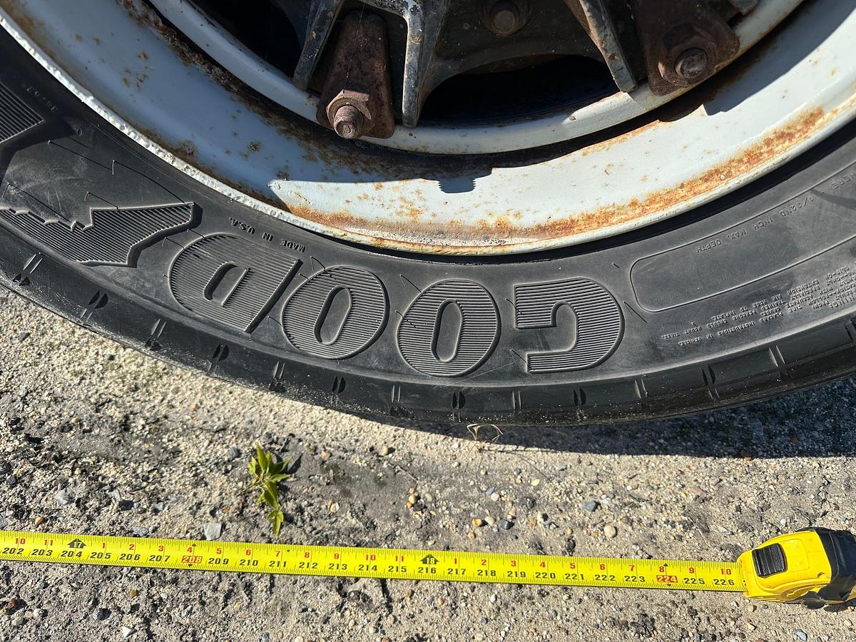 Used 2000 MACK DM690S Conveyor