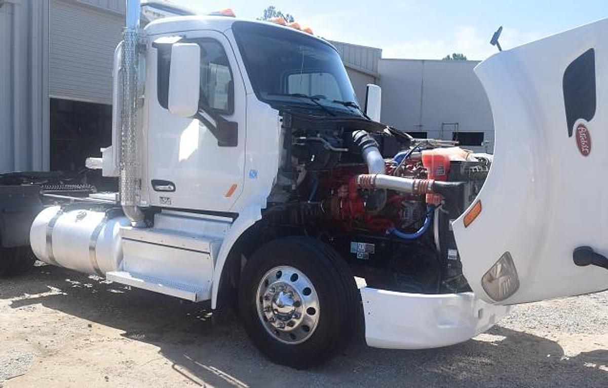 Used 2022 PETERBILT 579
