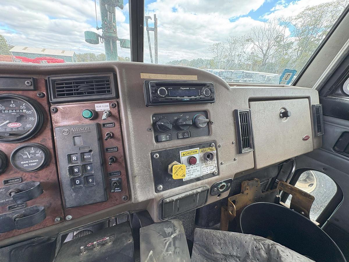 Used 2004 PETERBILT 330