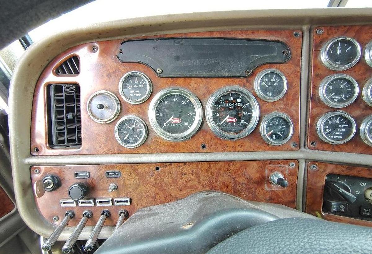 Used 2002 PETERBILT 379