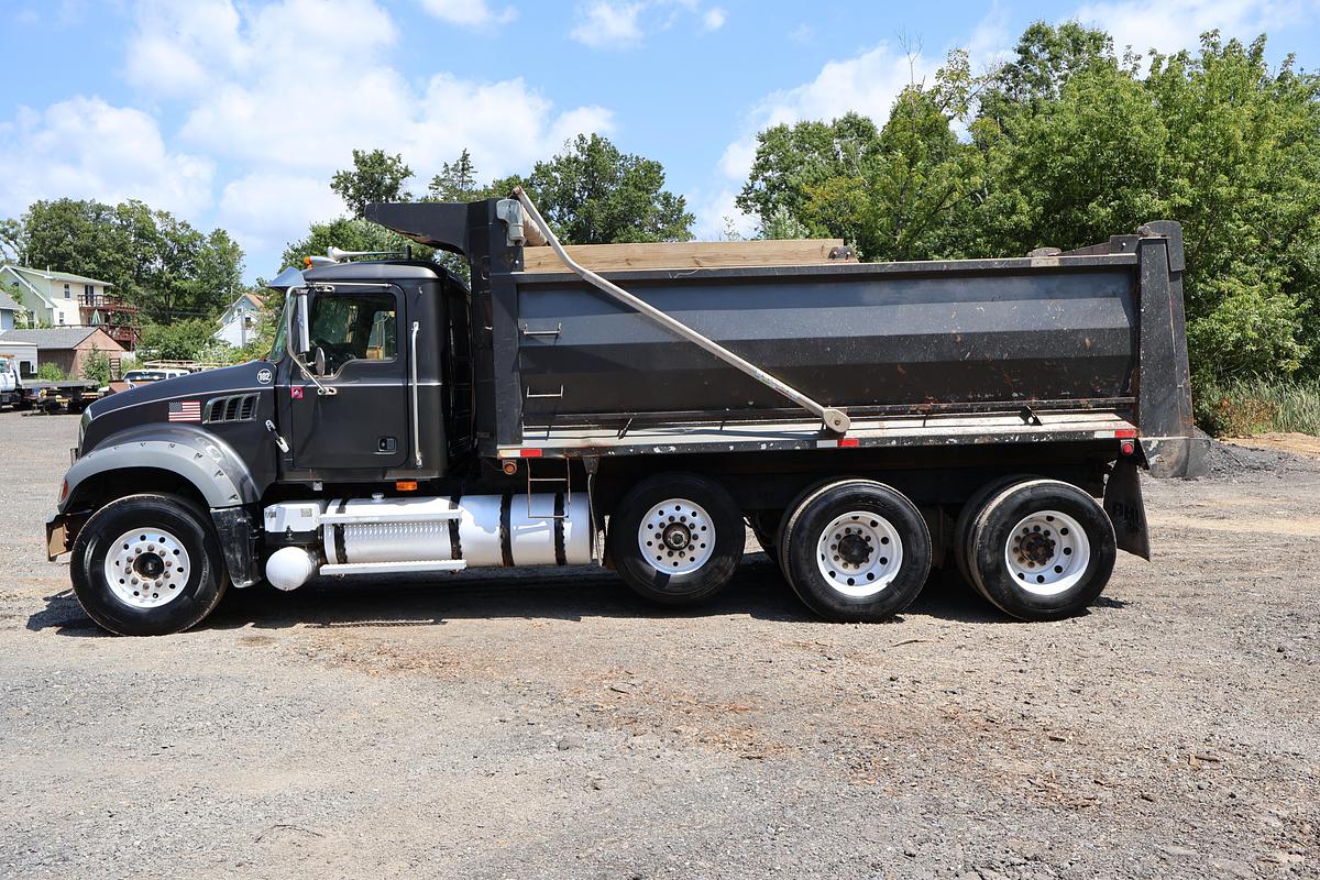 Used 2009 MACK Granite GU713