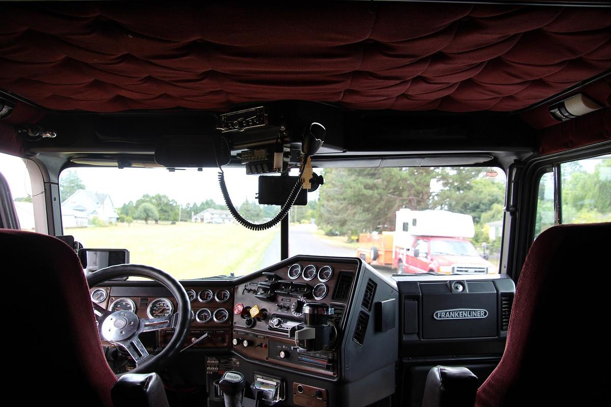 Used 1995 FREIGHTLINER 120