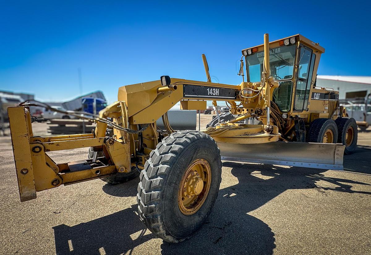 Used 2000 CATERPILLAR 143H