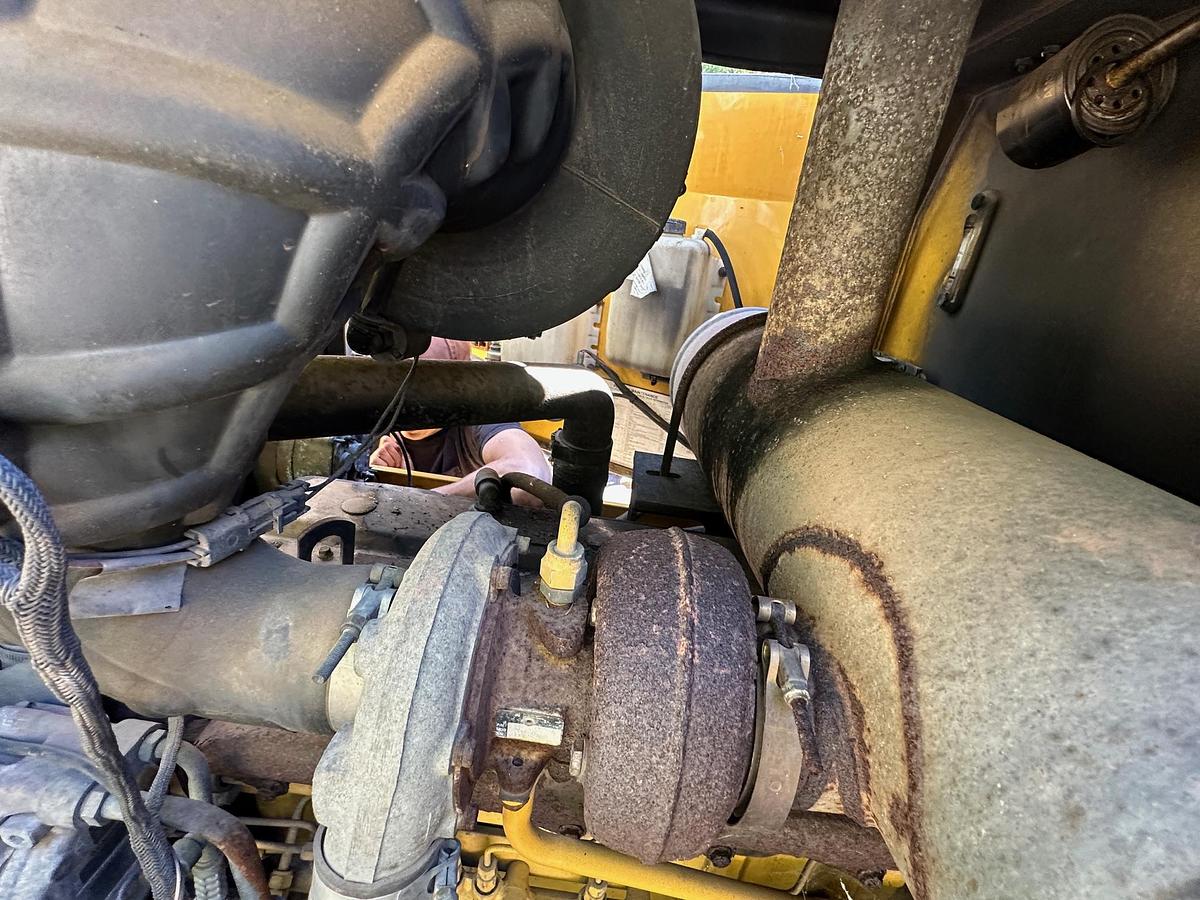 Used 2005 DEERE 624J