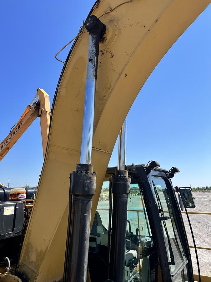 Used 2018 CATERPILLAR 326FL