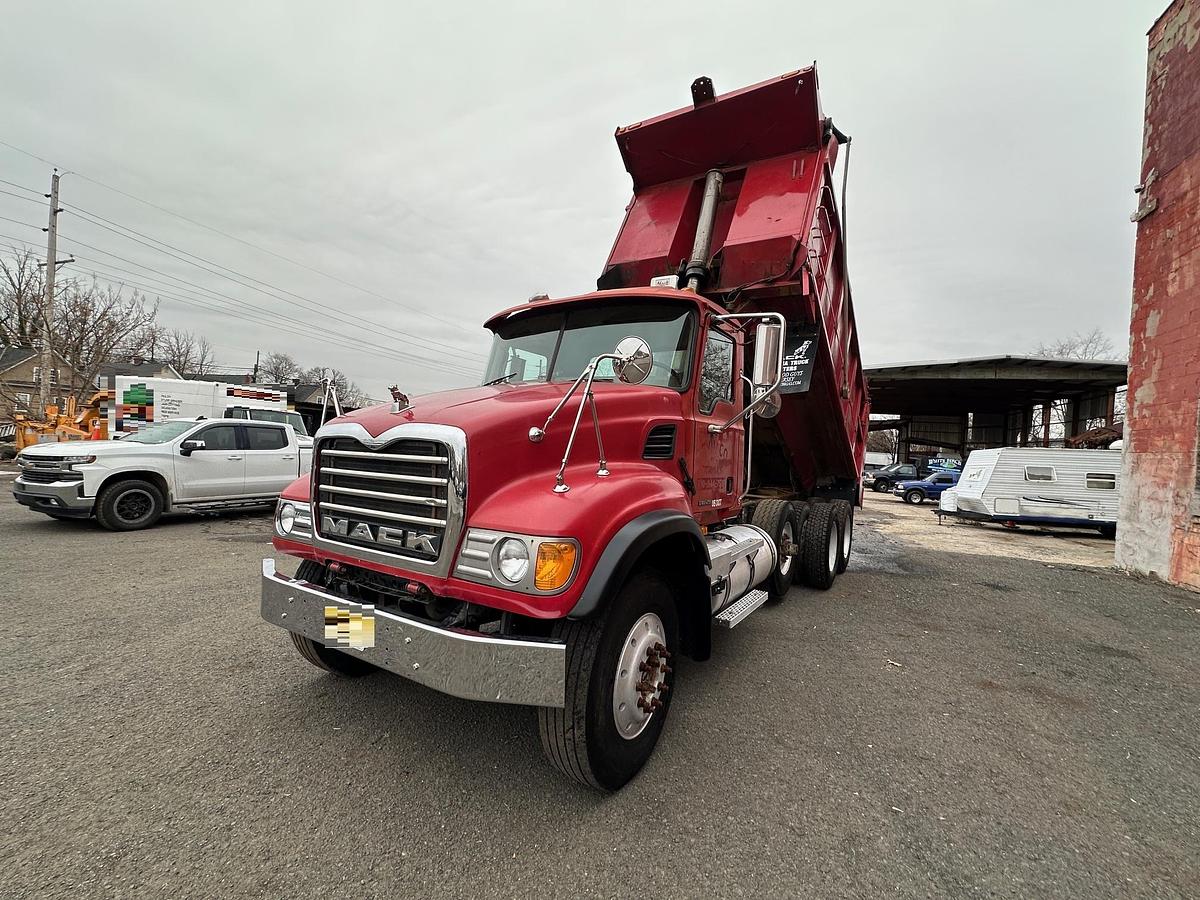 Used 2005 MACK Granite CV713