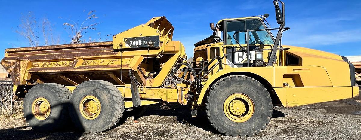 Used 2011 CATERPILLAR 740B Ej