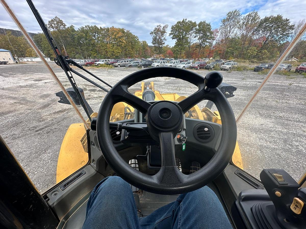 Used 2015 CATERPILLAR 962M