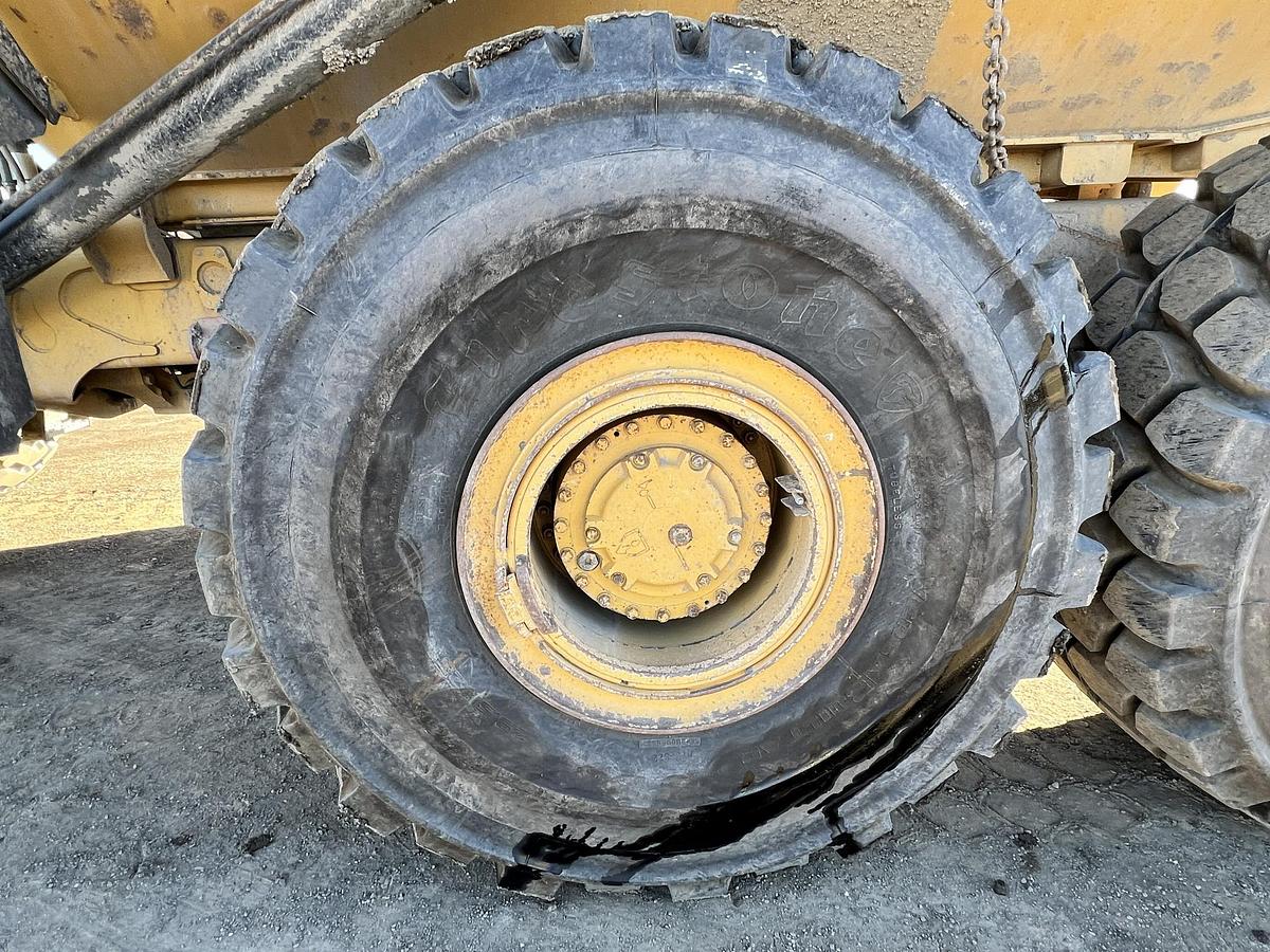 Used 2015 CATERPILLAR 740B