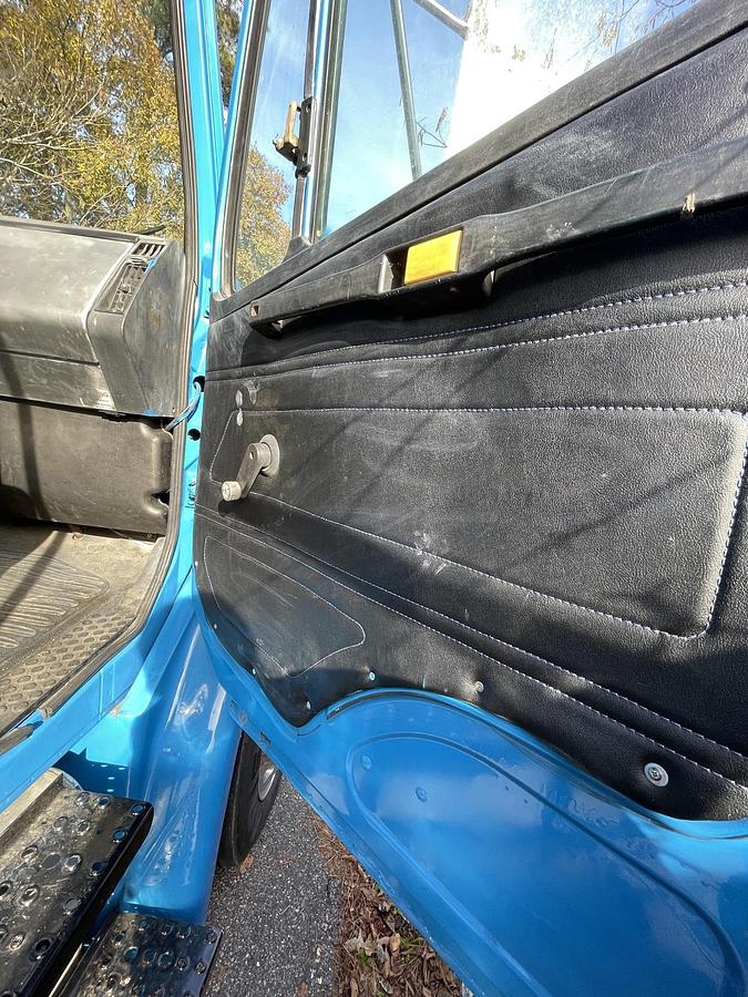 Used 2005 FREIGHTLINER FL70