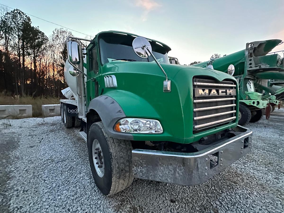 Used 2019 MACK GR64B Rear Mixer