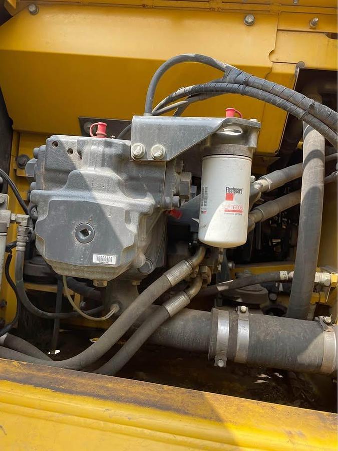 Used 2011 KOMATSU PC200LC-8