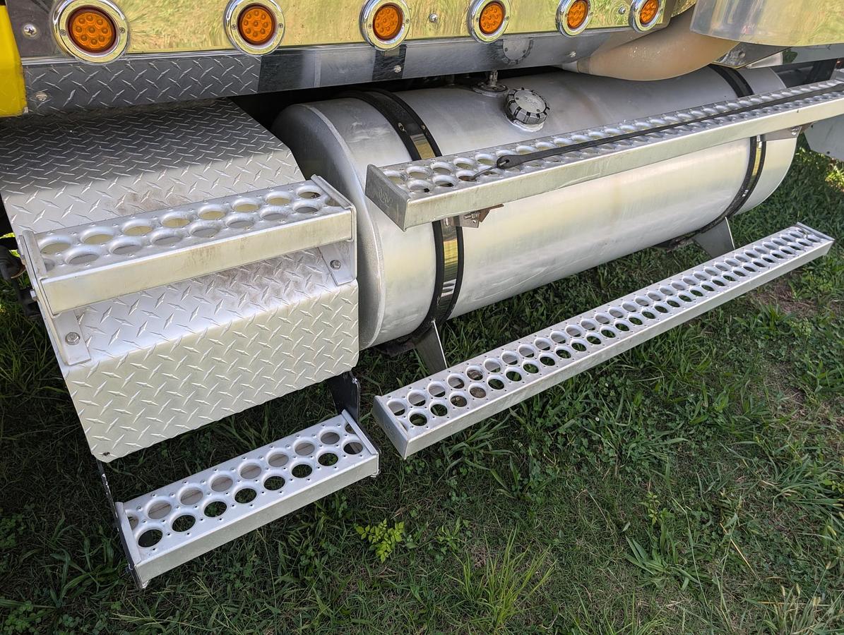 Used 2004 WESTERN STAR 4900