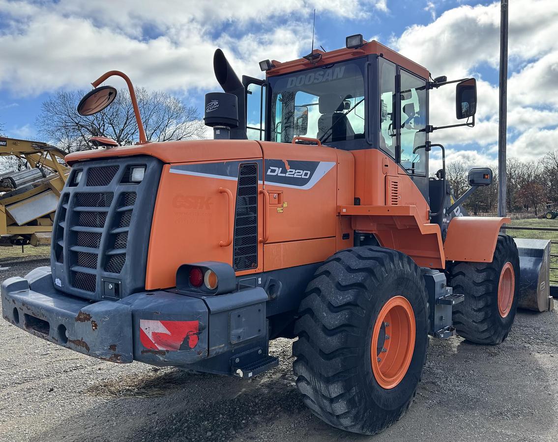 Used 2018 DOOSAN DL 220