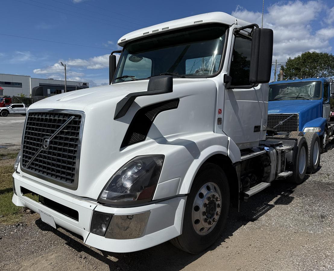 Used 2012 VOLVO VNL64T300