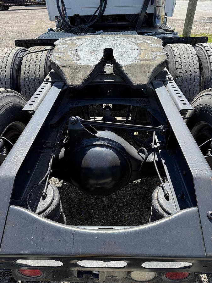 Used 2012 VOLVO VNL64T300