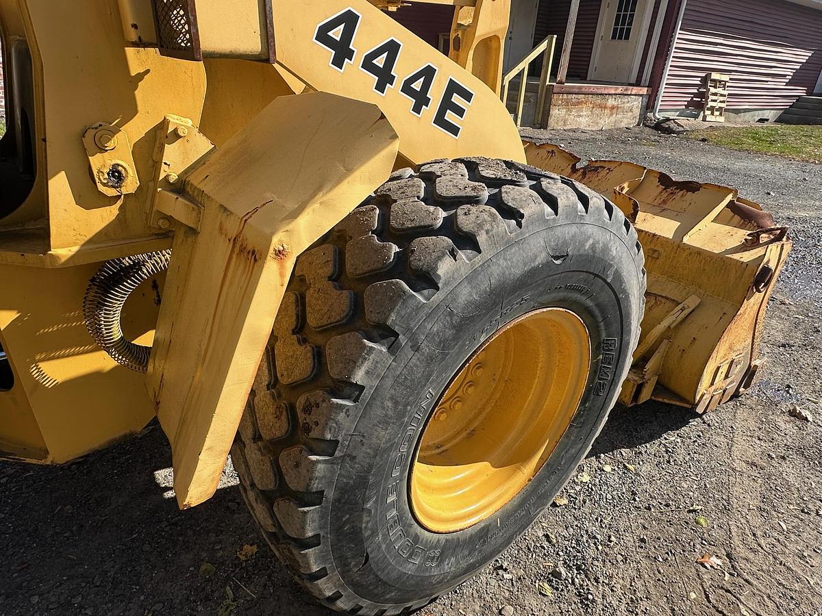 Used 1994 DEERE 444E