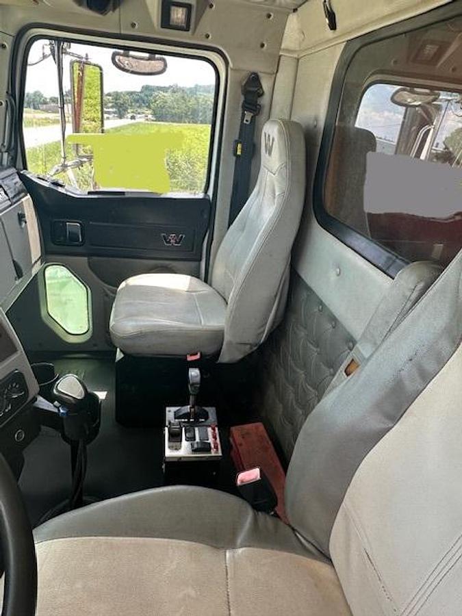 Used 2013 WESTERN STAR 4700