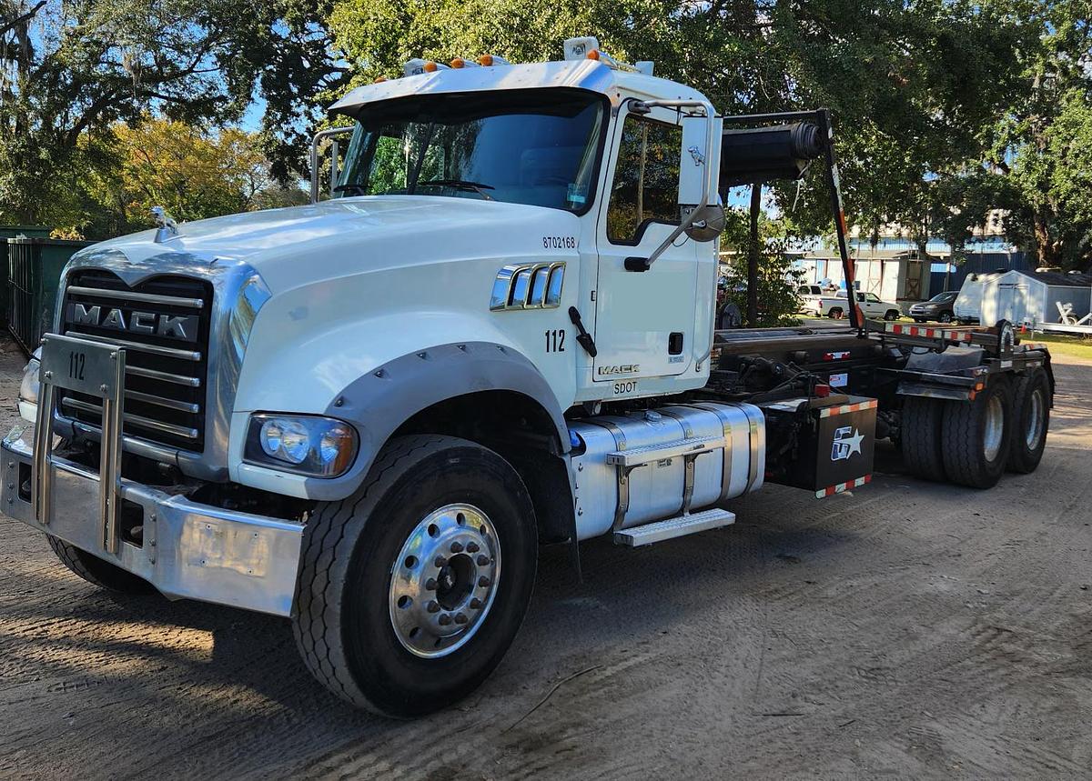 Used 2016 MACK GU713 Granite