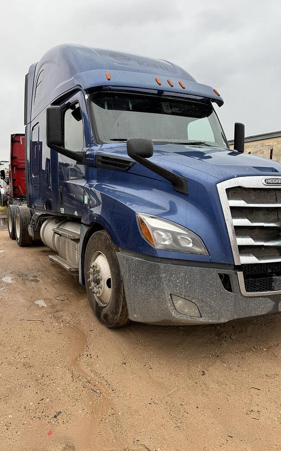 Used 2019 FREIGHTLINER CASCADIA
