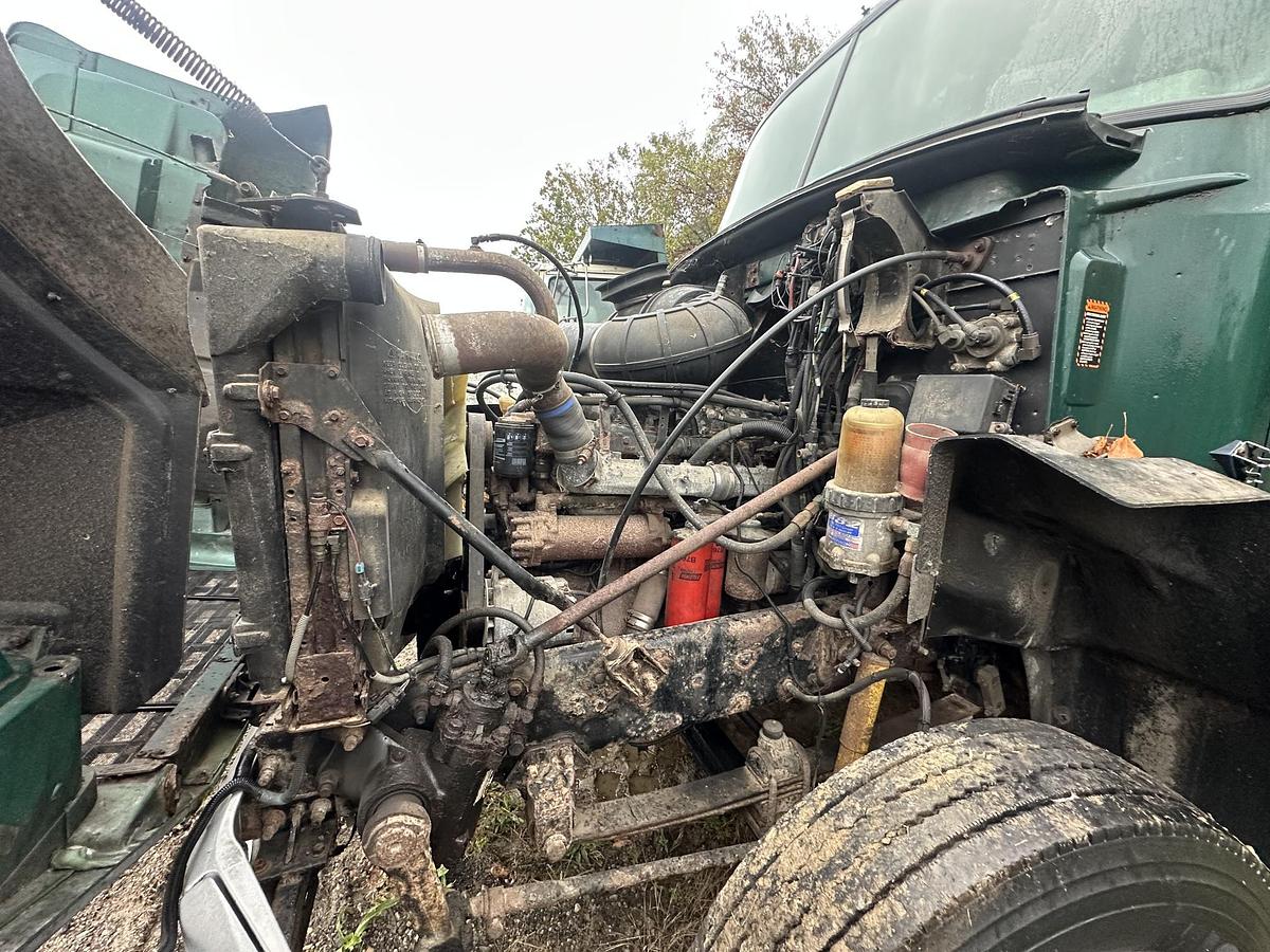 Used 2000 MACK CH612