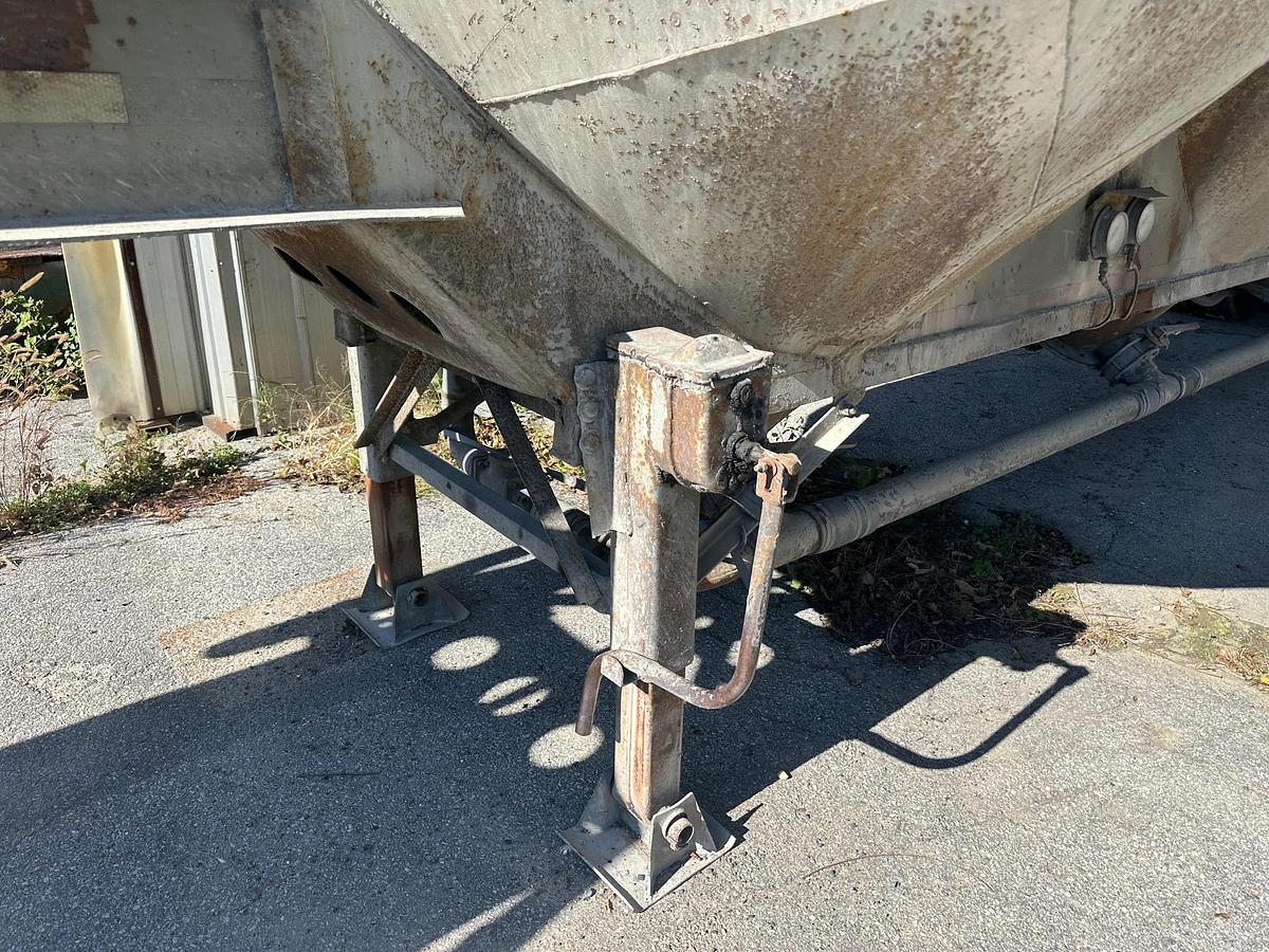 Used 1972 FRUEHAUF Bulk Trailer