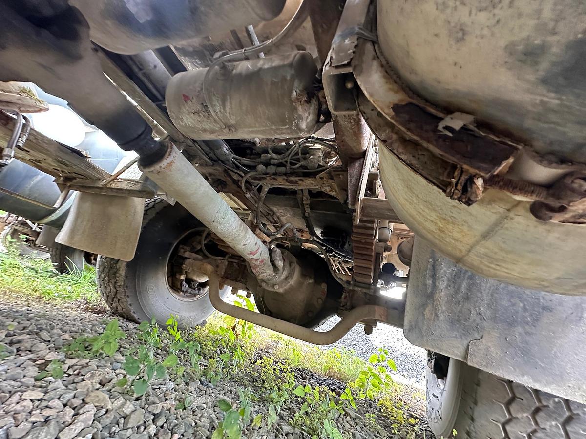 Used 1997 ADVANCE Front Discharge Mixer