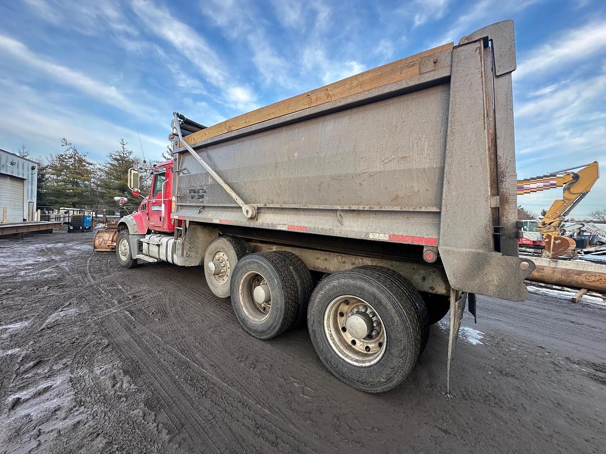 Used 2017 MACK Granite GU713